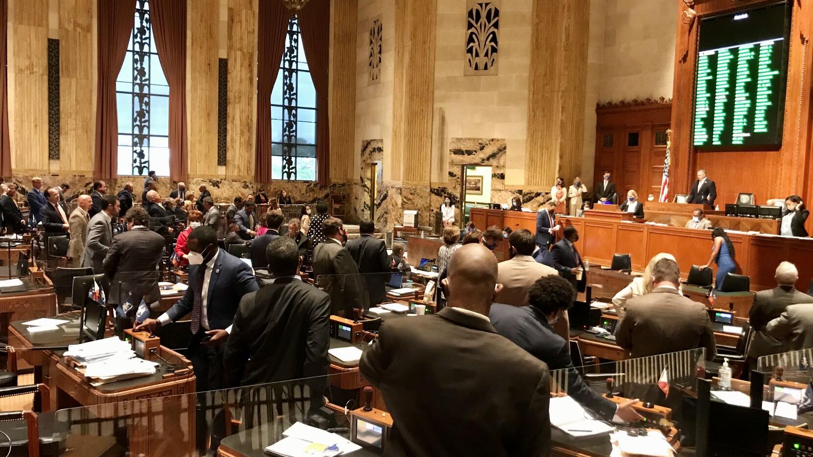 Hairstyle discrimination bill, which nearly passed last year, killed in first hearing this time